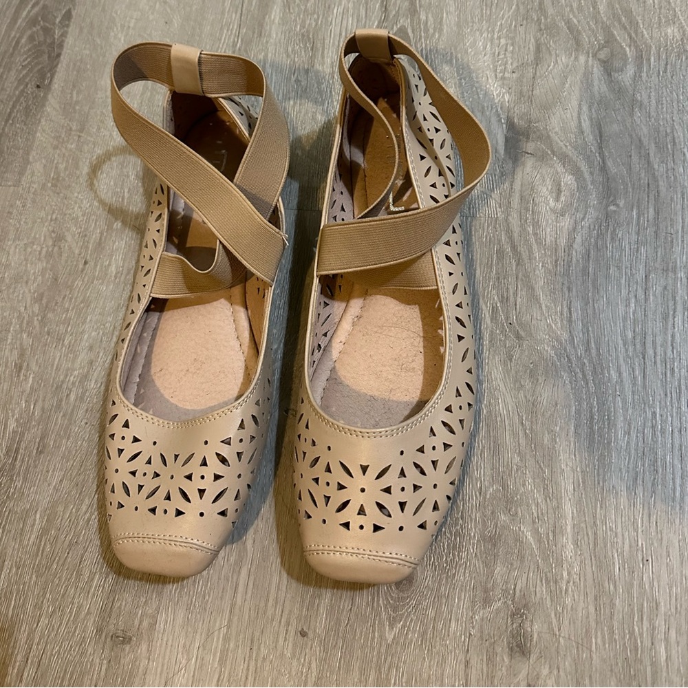 BREATHABLE BALLET FLATS